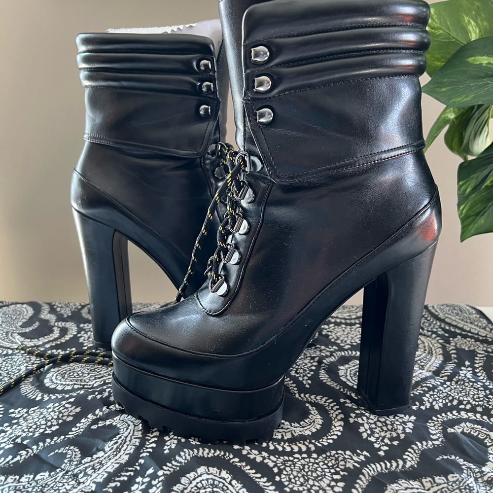 JESSICA SIMPSON BLACK PLATFORM LACE-UP ANKLE BOOTS